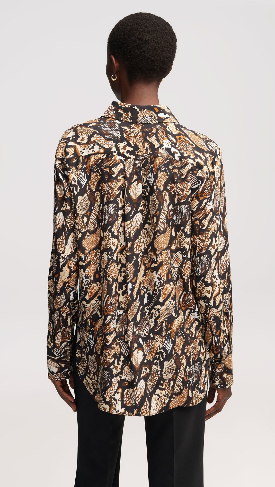 Slim Blouse in Matte-side Silk Charmeuse | Geo Print