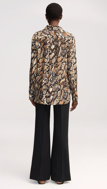 Slim Blouse in Matte-side Silk Charmeuse | Geo Print