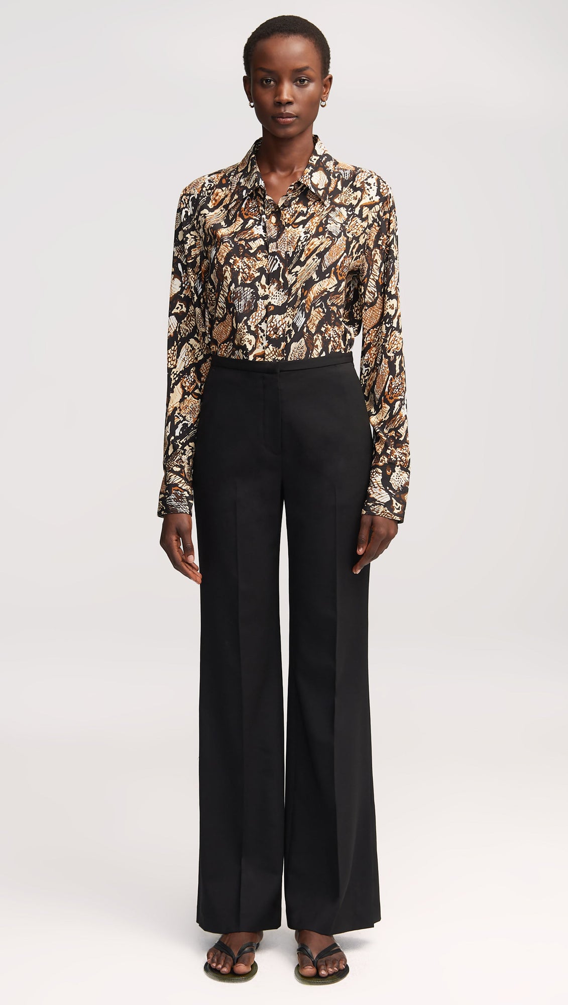 Slim Blouse in Matte-side Silk Charmeuse | Geo Print