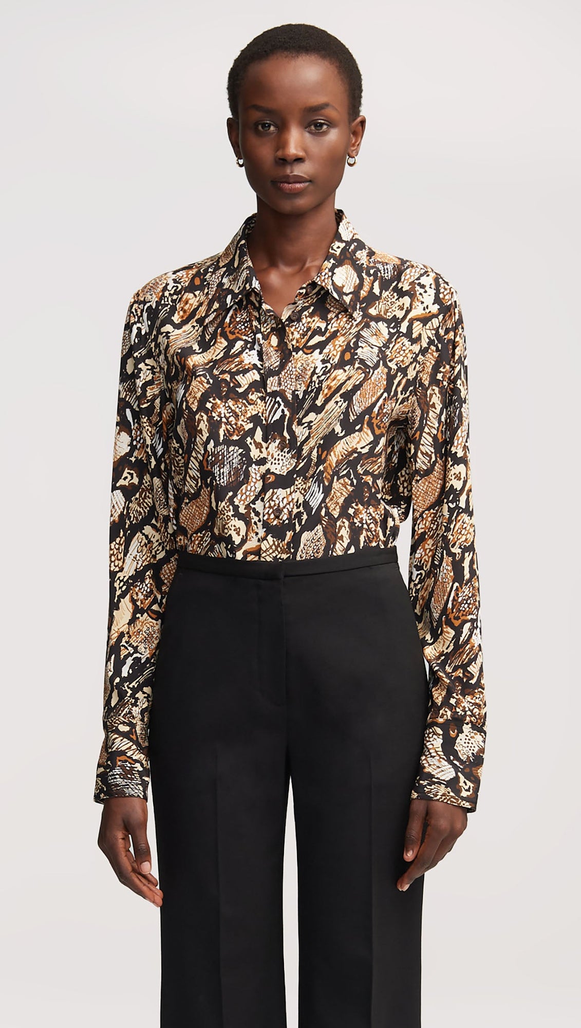 Slim Blouse in Matte-side Silk Charmeuse | Geo Print