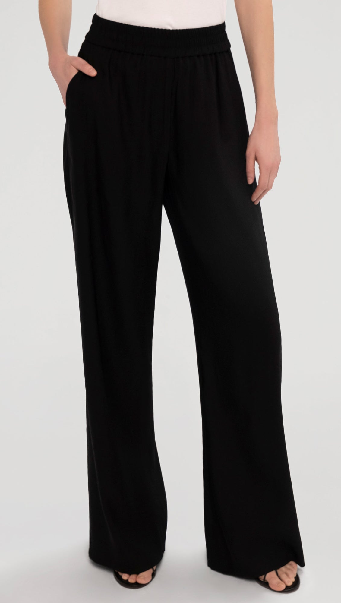 Pull-On Relaxed Trouser in Linen Blend | Black