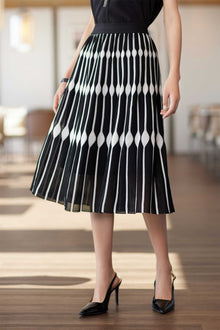 Hollowed-out Embossed Texture Skirt | Black