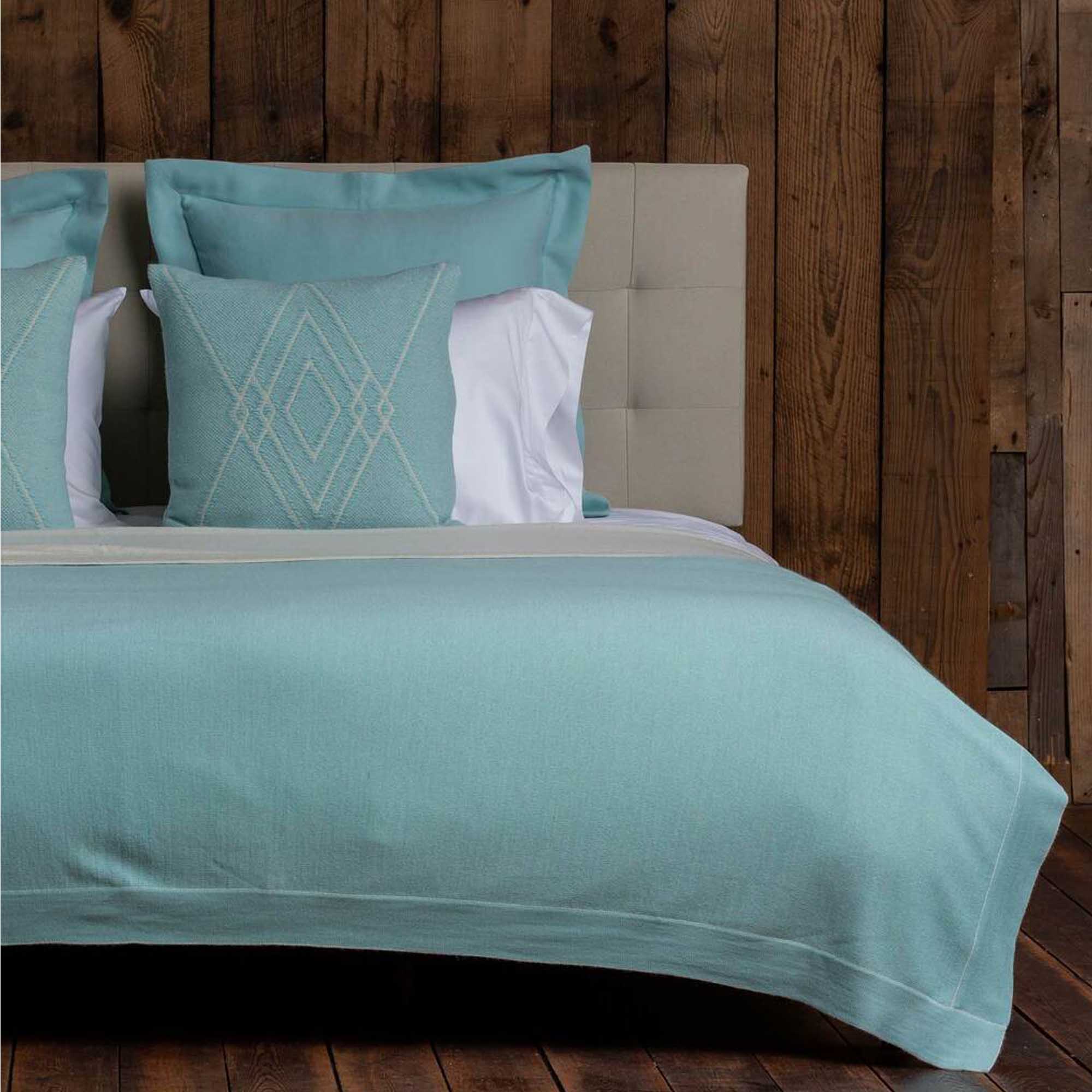 Tokyo Bed Blanket | Ivory/Aqua
