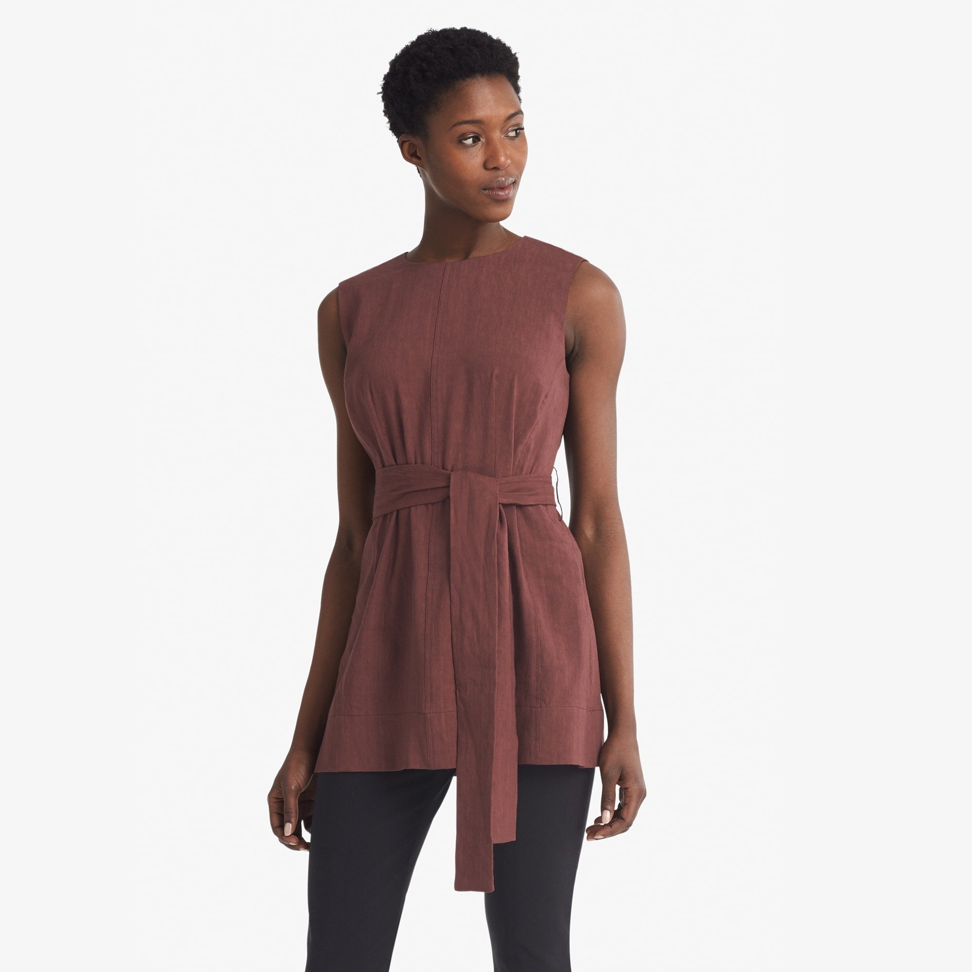 Front image of a woman standing wearing the Angelina top stretch linen in sumac | Lead