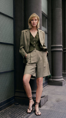 Pleated Shorts in Viscose-Linen Twill | Khaki Green