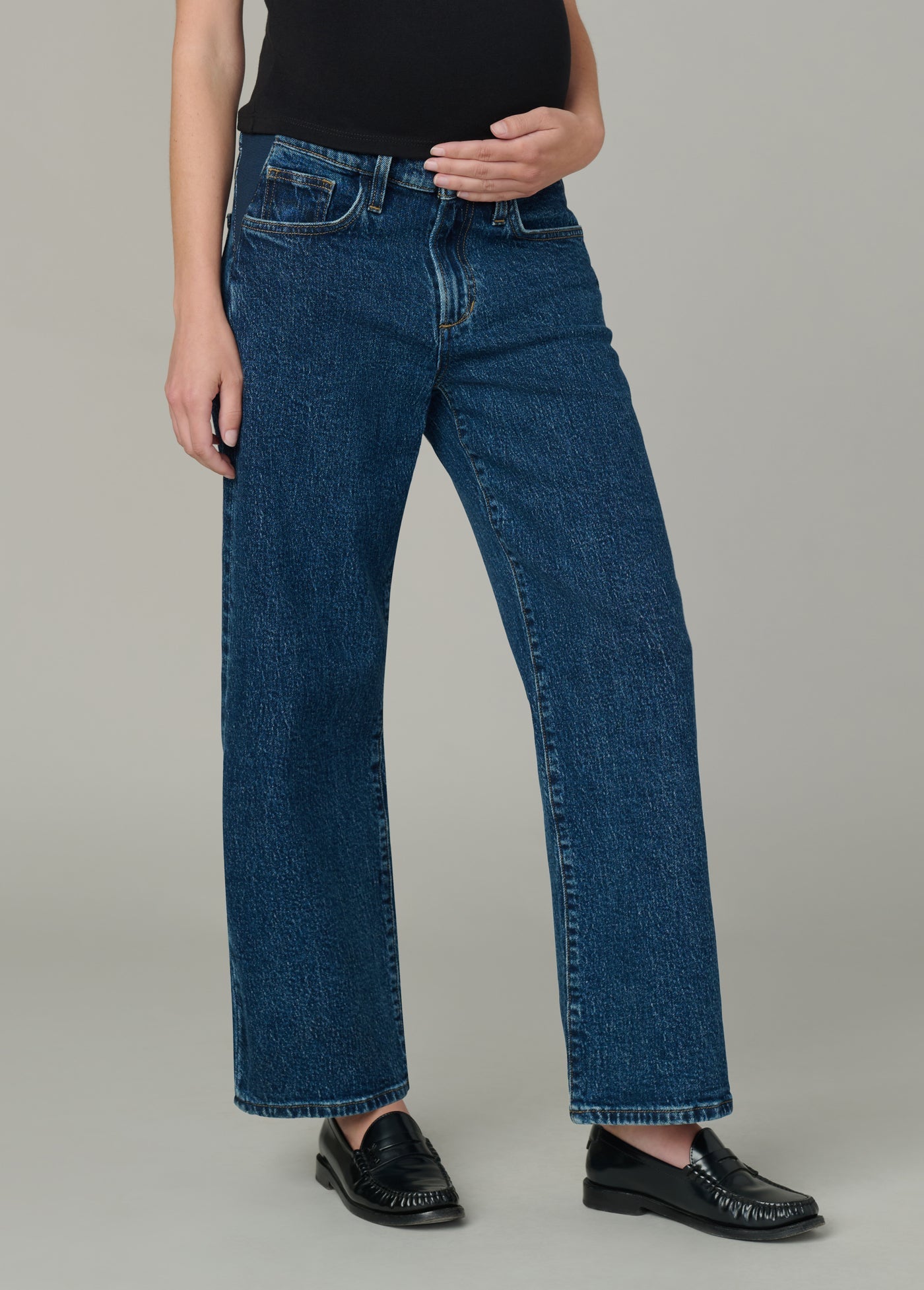 The Margot Crop Maternity First Step – stylish and comfortable women's crop tops for maternity.