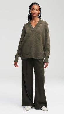 Oversized Chunky V-Neck Sweater in Wool-Cashmere | Olive Melange