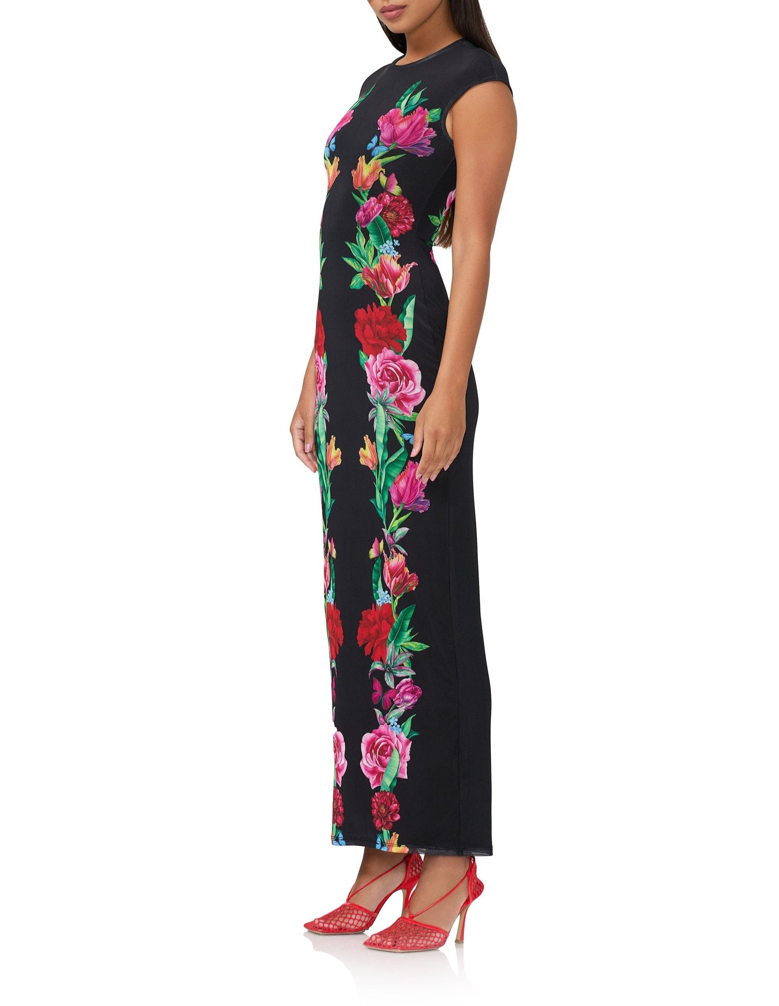 women's maxi length t-shirt shaped dress with capped sleeve in body floral print