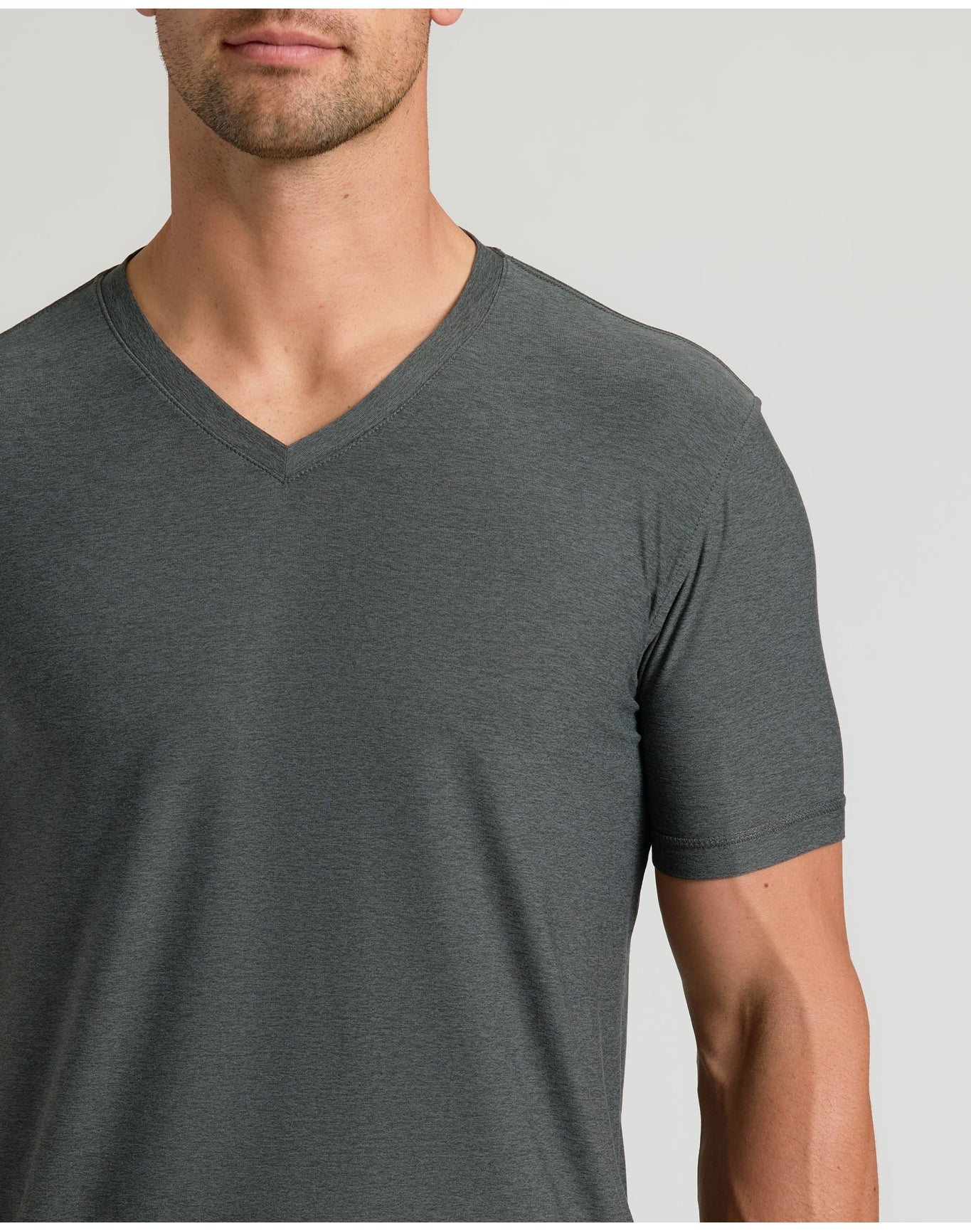 Active V-Neck | Charcoal Heather Gray
