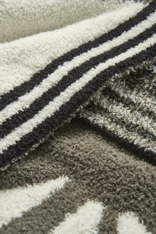 CozyChic Daisy Petal Throw | Khaki Green Multi