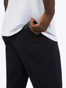 Mens | AO Slim-Fit Versaknit Pant | Black