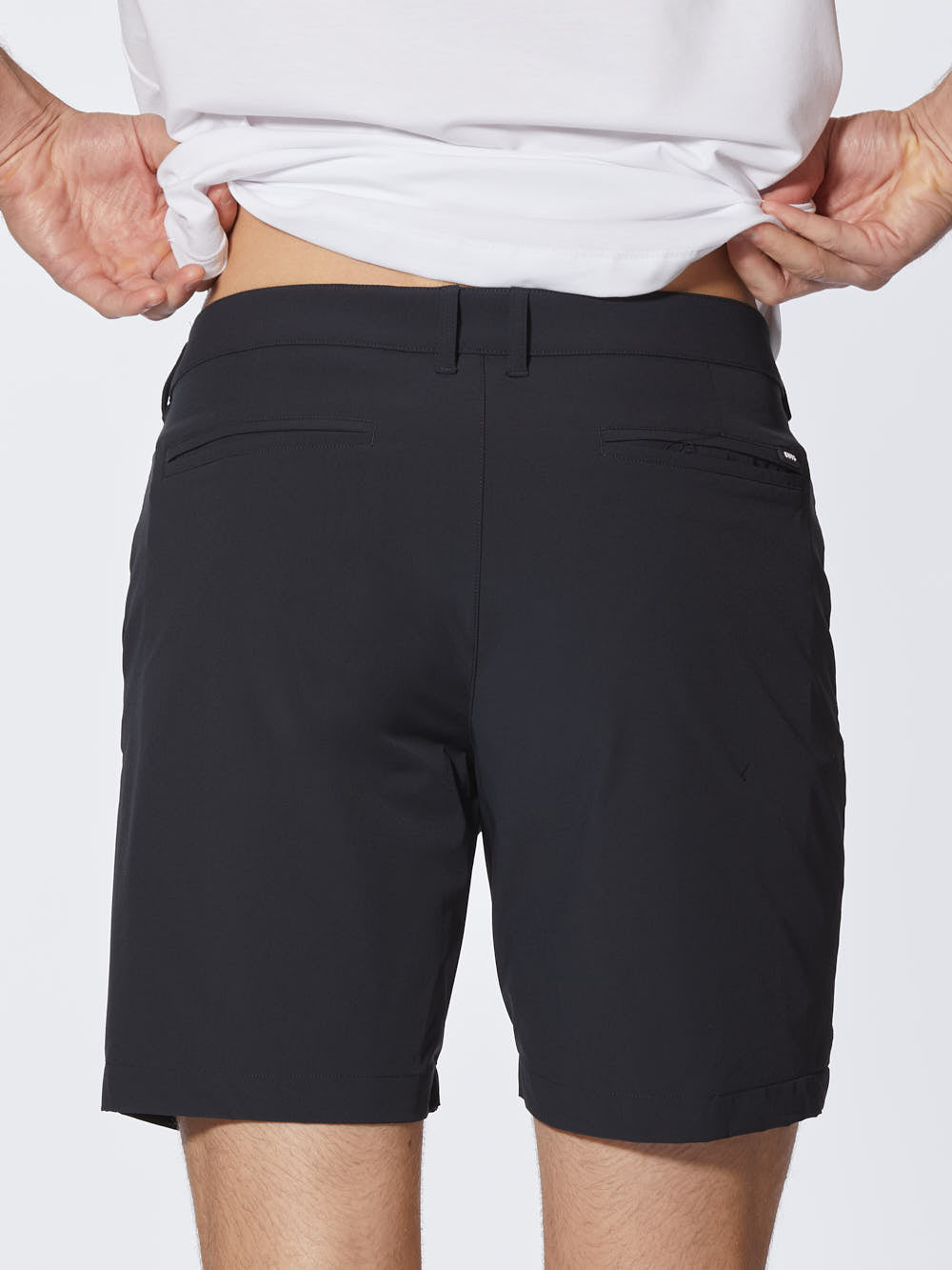 Mens | AO Slim-Fit Versaknit Hybrid Hybrid Short | Black