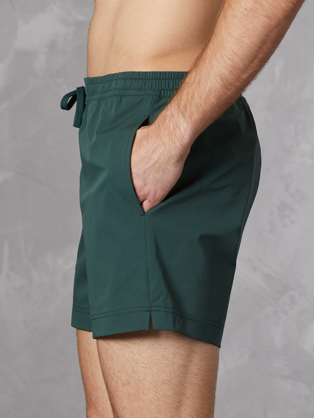 Mens | 5in Crossover Slim-Fit Short | Bonsai