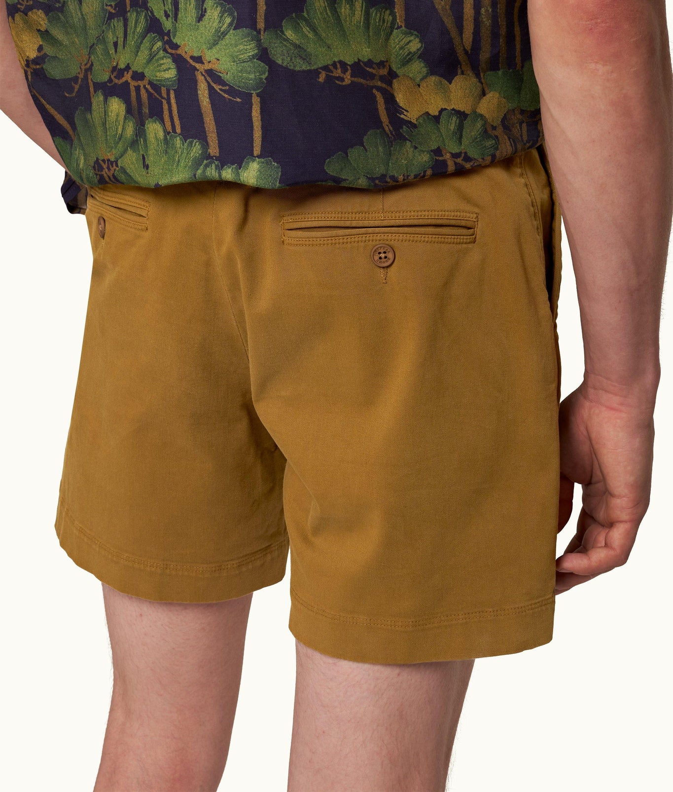 Bulldog Stretch-Cotton Stretch-Cotton Mid-Length Shorts | Golden Khaki