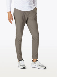 Mens | AO Slim-Fit Versaknit Jogger Tall | Canyon