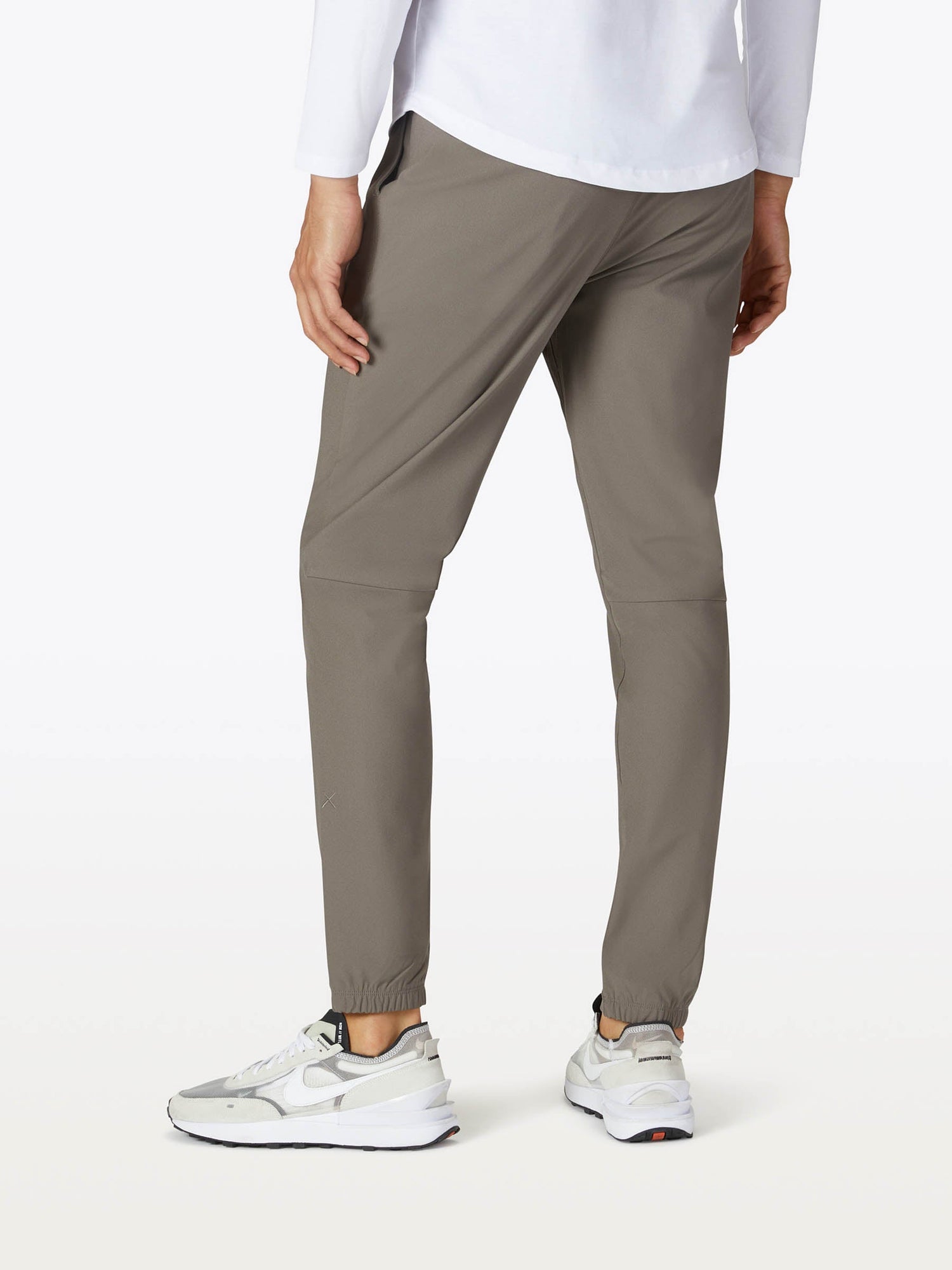 Mens | AO Slim-Fit Versaknit Jogger Tall | Canyon