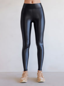 Carbon38 | Regular Rise Full-Length Legging In Takara Shine | Black