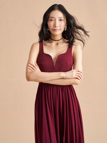 Inspired by actress and La Ligne muse, Carey Mulligan, the Carey Dress features an exaggerated sweetheart neckline, left leg slit and a fitted, stretch bodice with corset boning to hold you in and let you shine.
