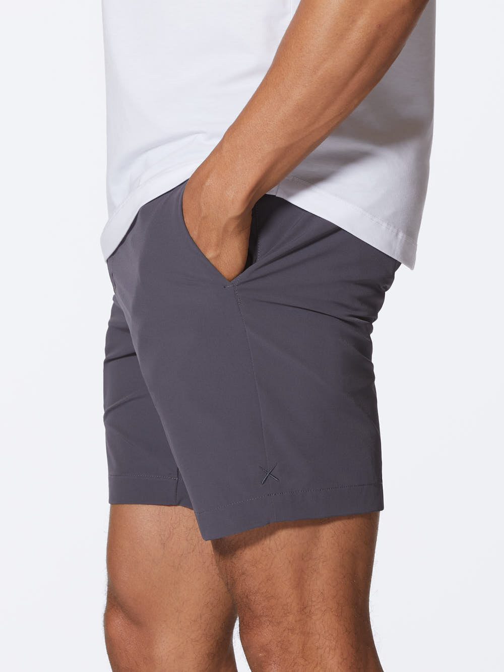 Mens | AO Slim-Fit Versaknit Hybrid Short | Cast Iron