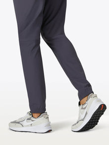 Mens | AO Slim-Fit Versaknit Jogger Tall | Cast Iron