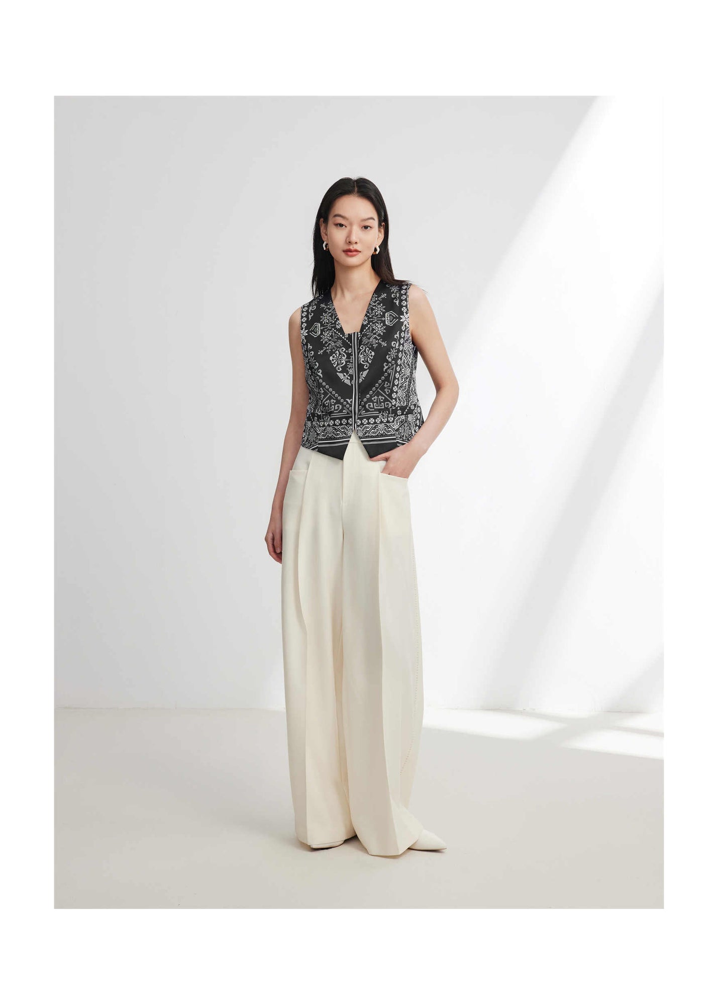 Chinese-style Embroidered Vest | Black