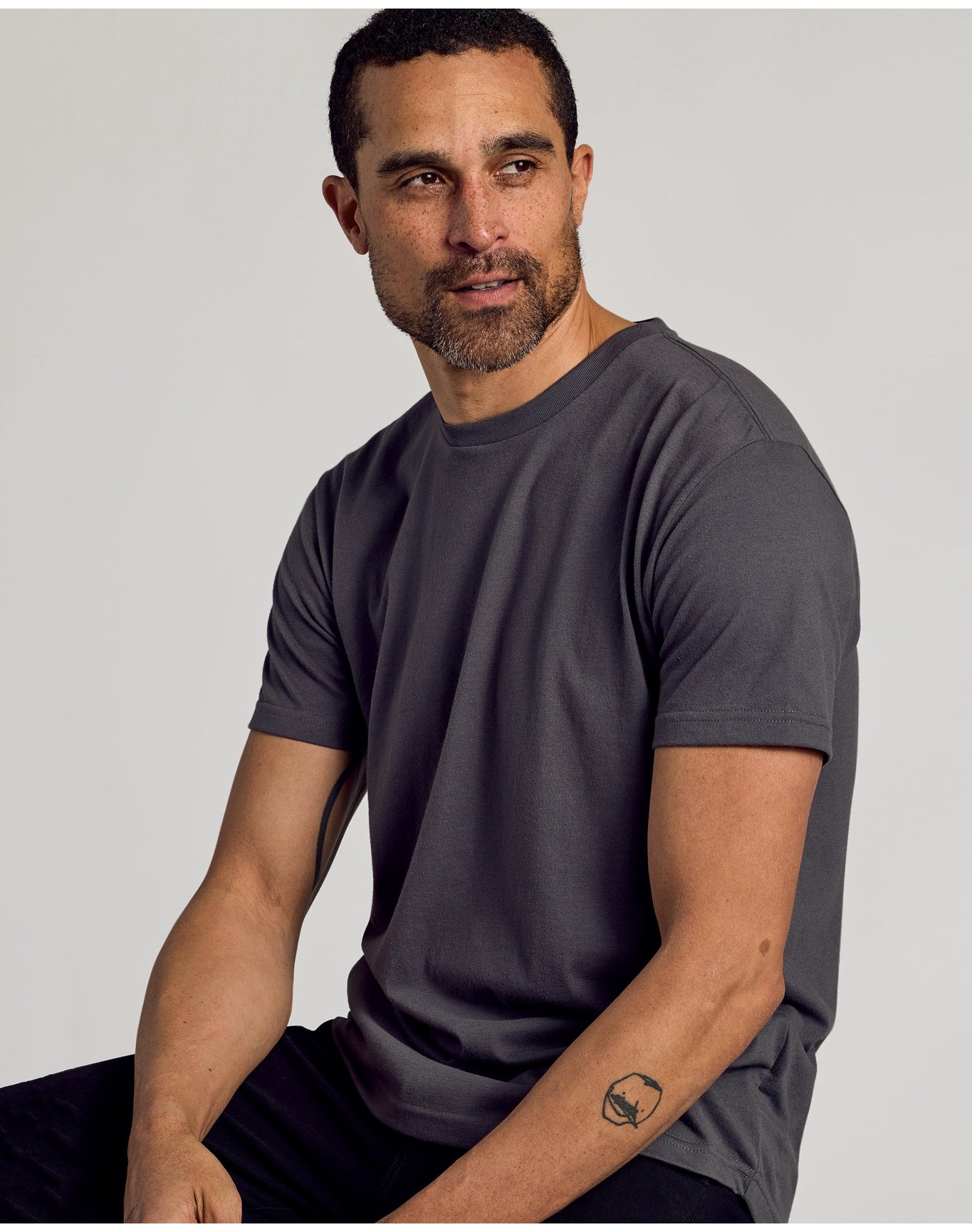 Curved Hem Classic Crew Neck | Carbon