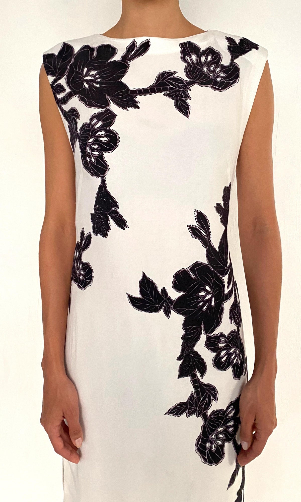Hemant And Nandita | Aahi Heavy Crepe Maxi Dress | Black/White
