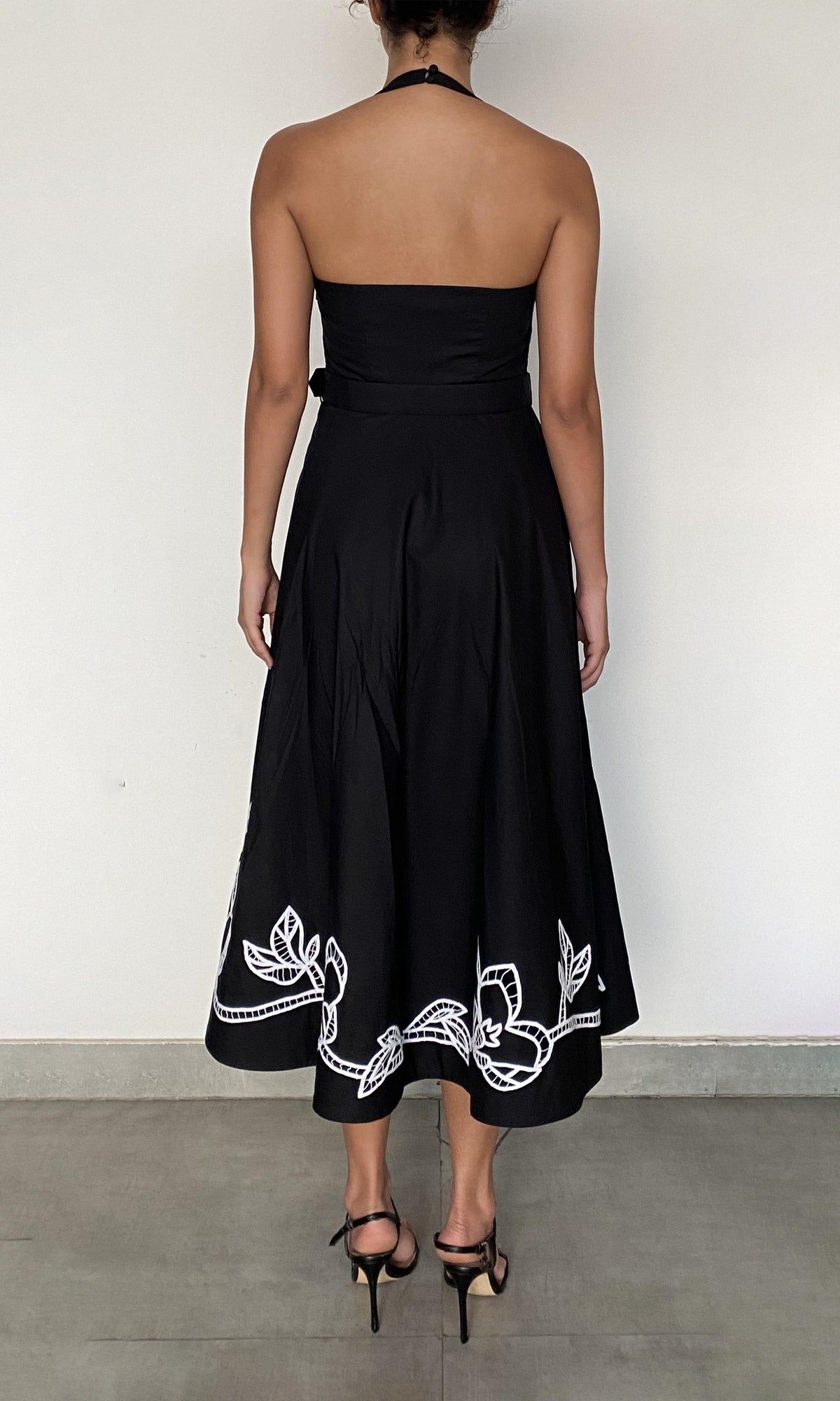 Hemant And Nandita | Daha Cotton Poplin Midi Dress With Buckle Belt | Black White