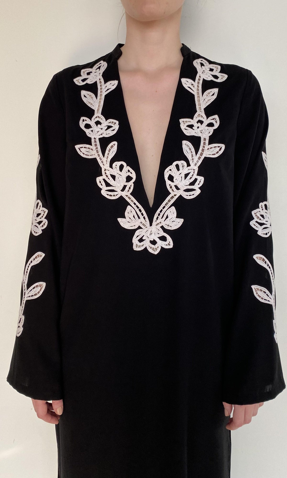Hemant And Nandita | Daha Polyester Crepe Long Kaftan | Black White