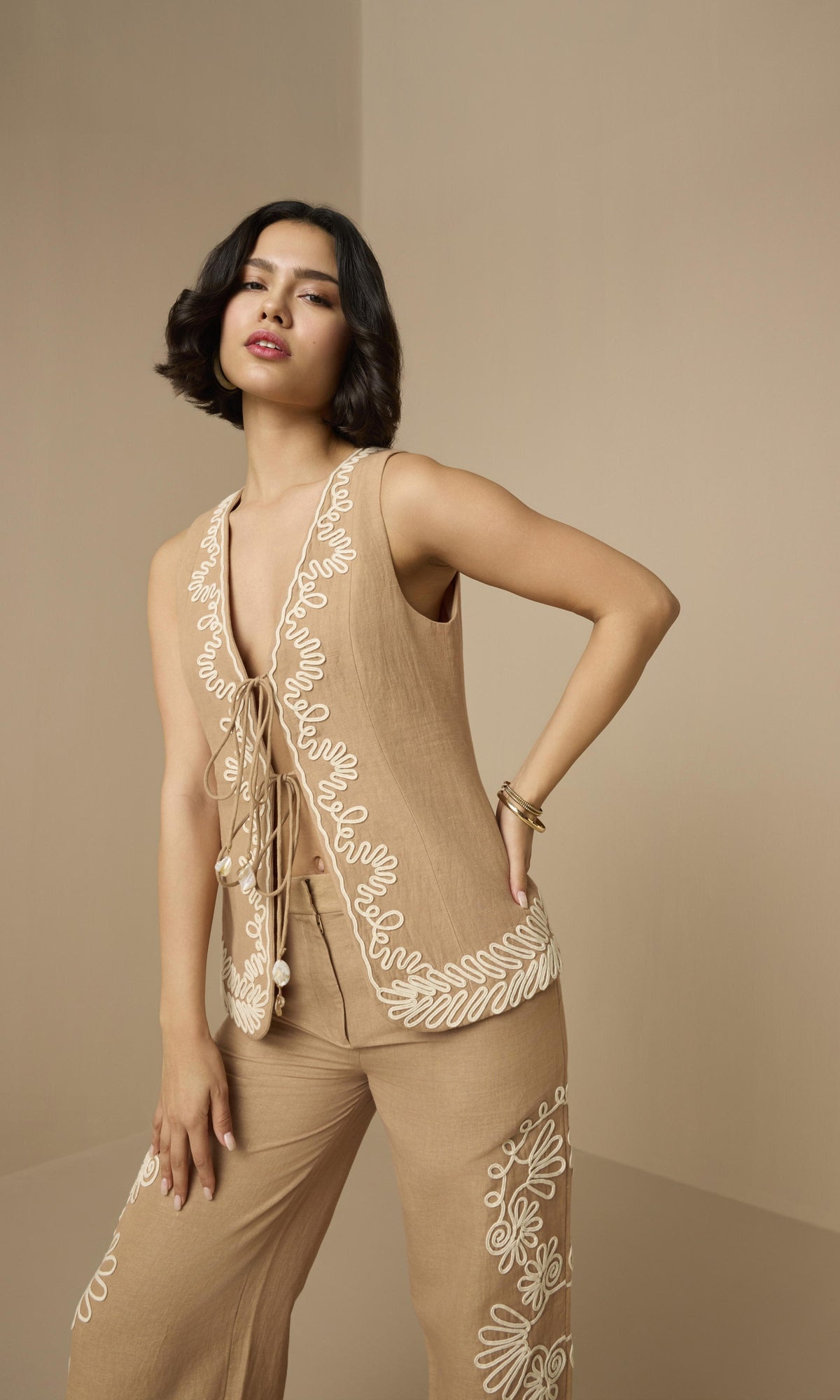 Hemant And Nandita | Mihi Linen Cotton Vest | Brown Off White