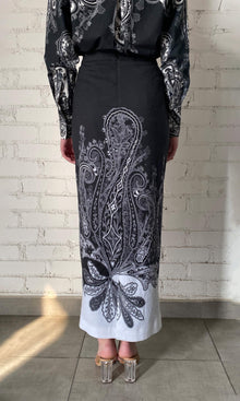 Hemant And Nandita | Viri Cotton Linen Lycra Long Skirt | Black White