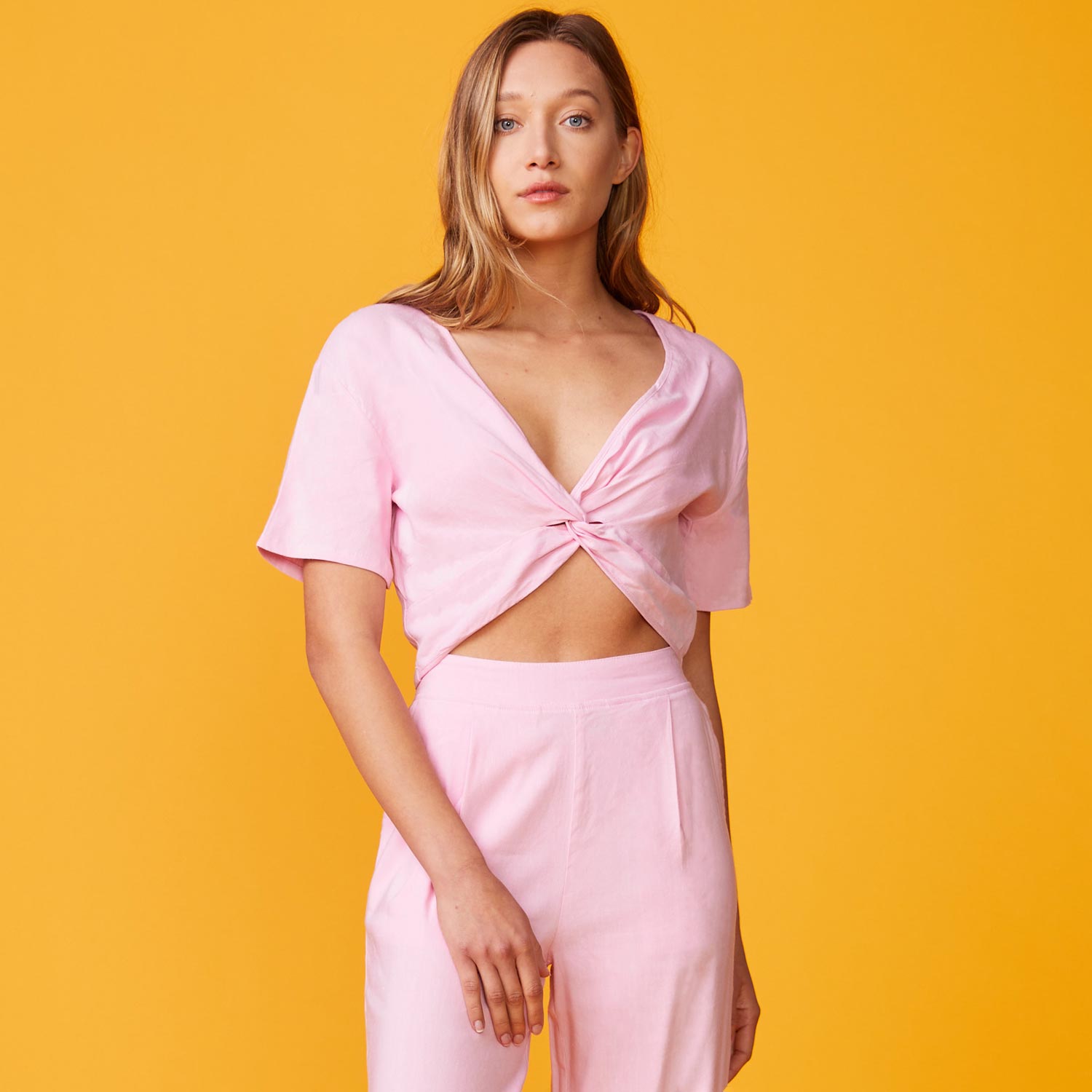 Front view of model wearing the linen front twist top in bubble gum.