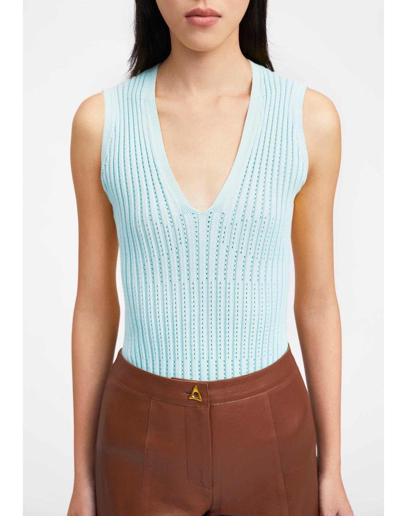 Holner | Sleeveless V-Neck | Mint