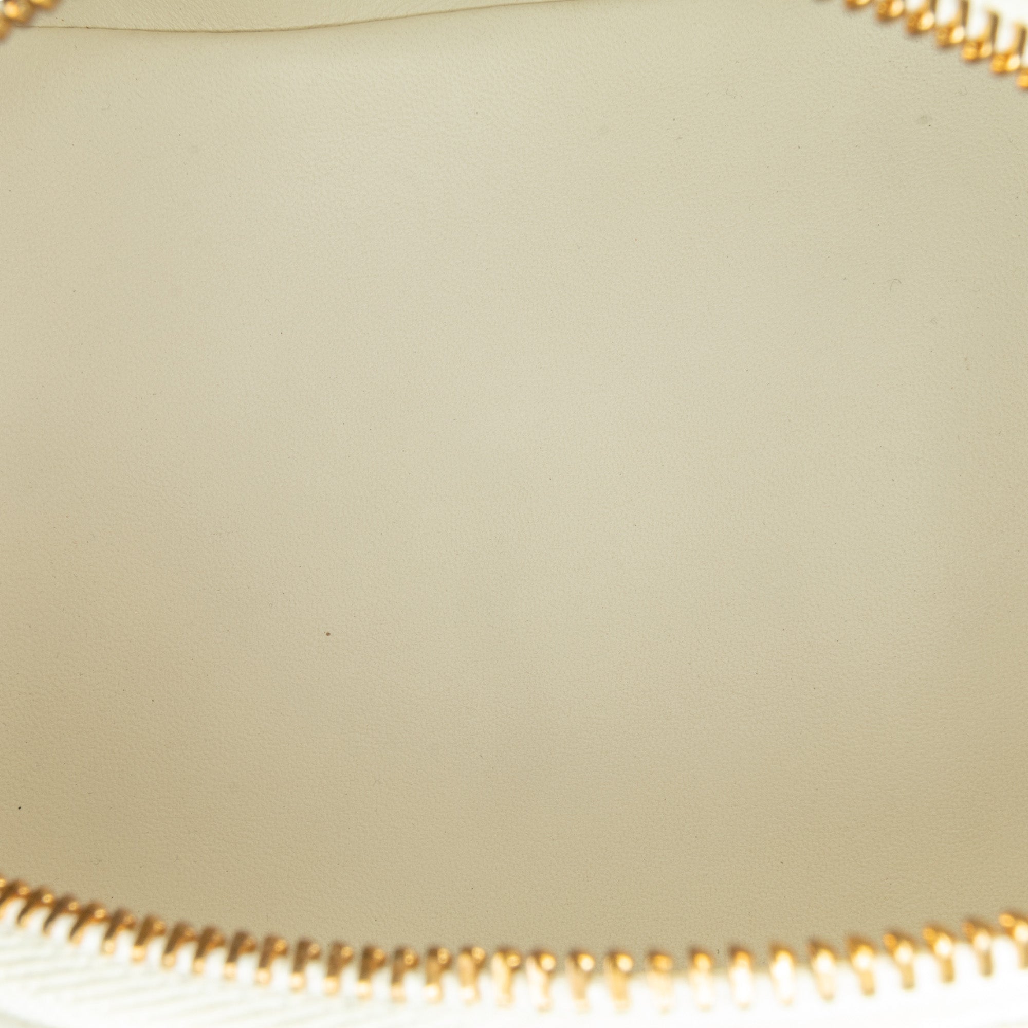 Chanel | Pre-Owned Metiers d'Art CC Quilted Lambskin Box with Top Handle Bag | White