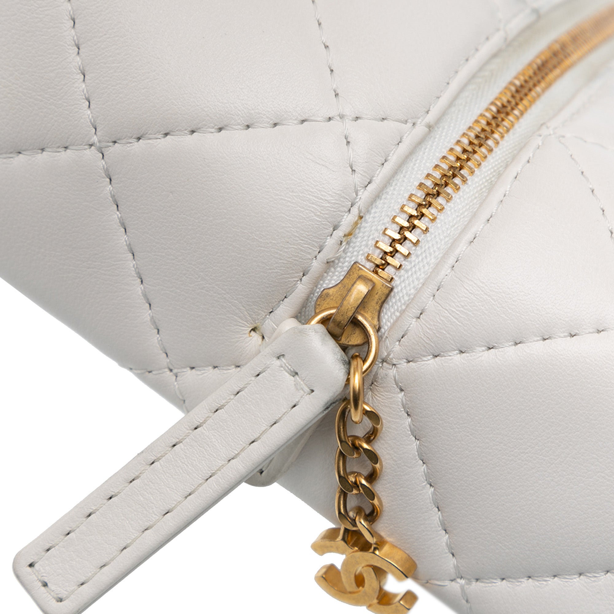 Chanel | Pre-Owned Metiers d'Art CC Quilted Lambskin Box with Top Handle Bag | White