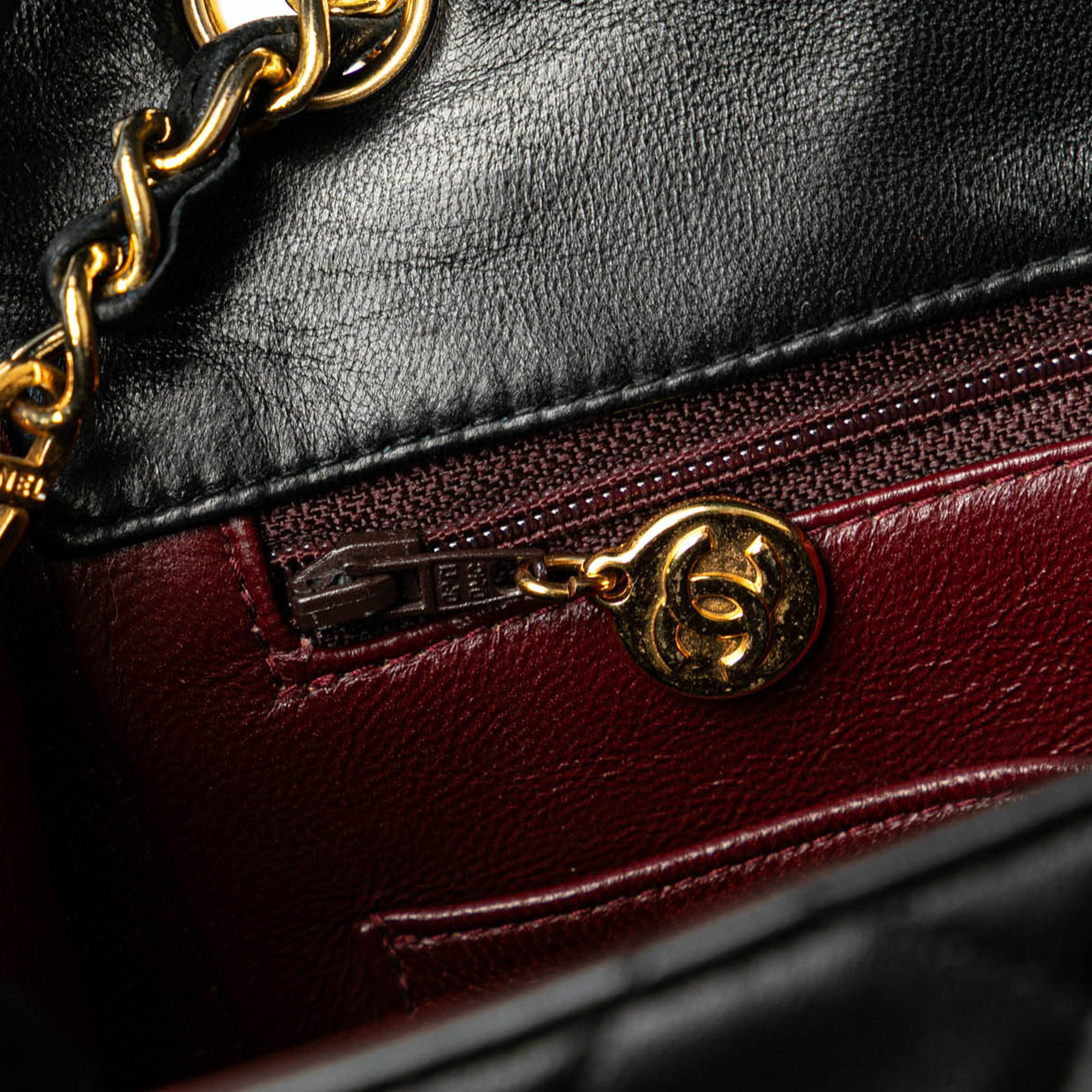 Chanel | Pre-Owned Small Square Quilted Lambskin Flap - II | Black