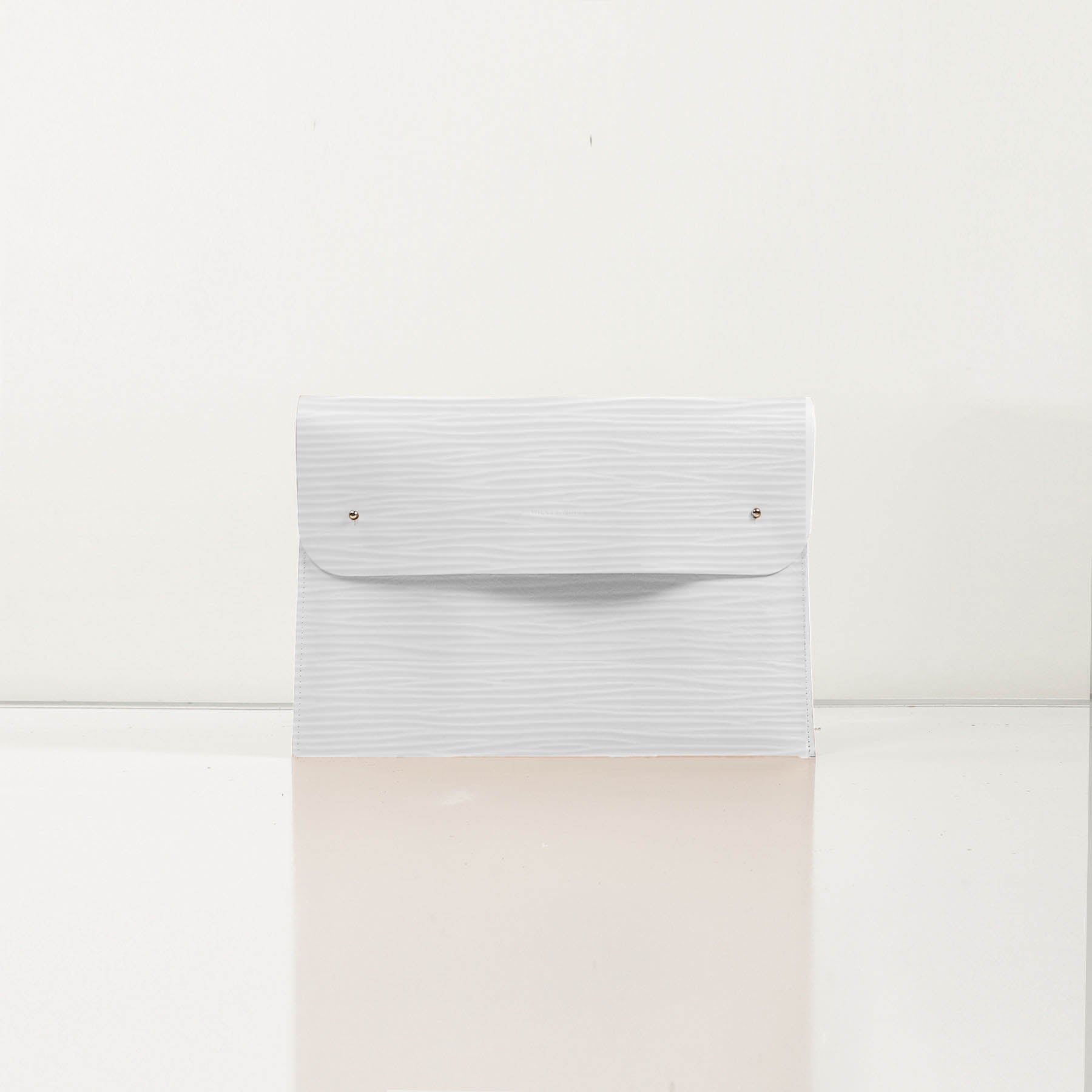 Wavy Laptop Case | White