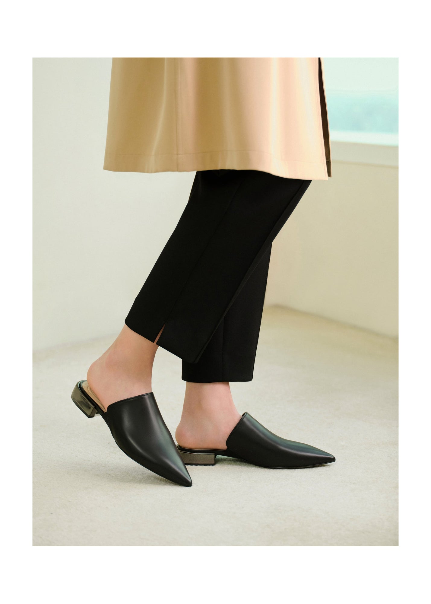 Low-Heel Mule Pointed Slippers | Black