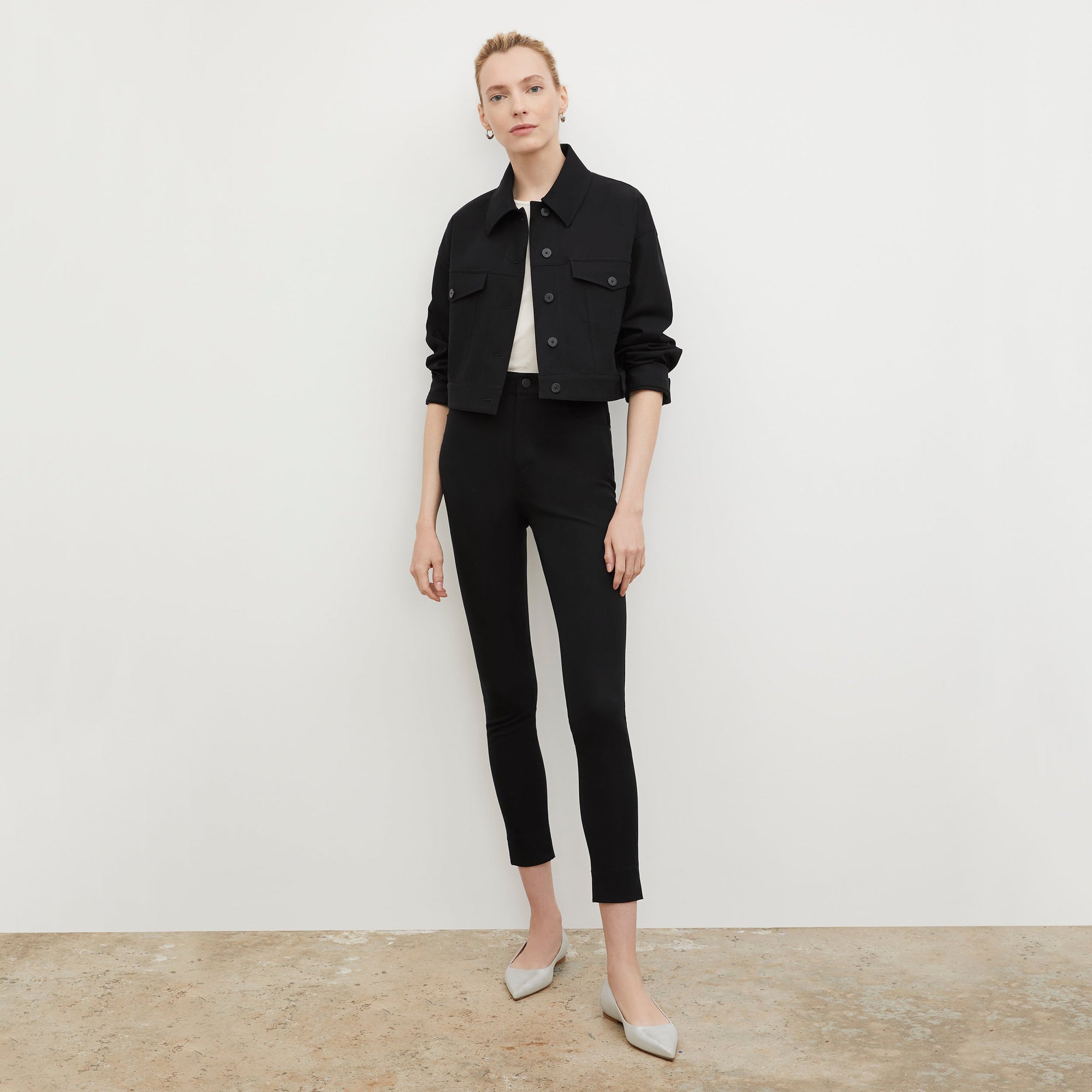 Front image of a woman wearing the Sammataro Jean in Black | Exclude