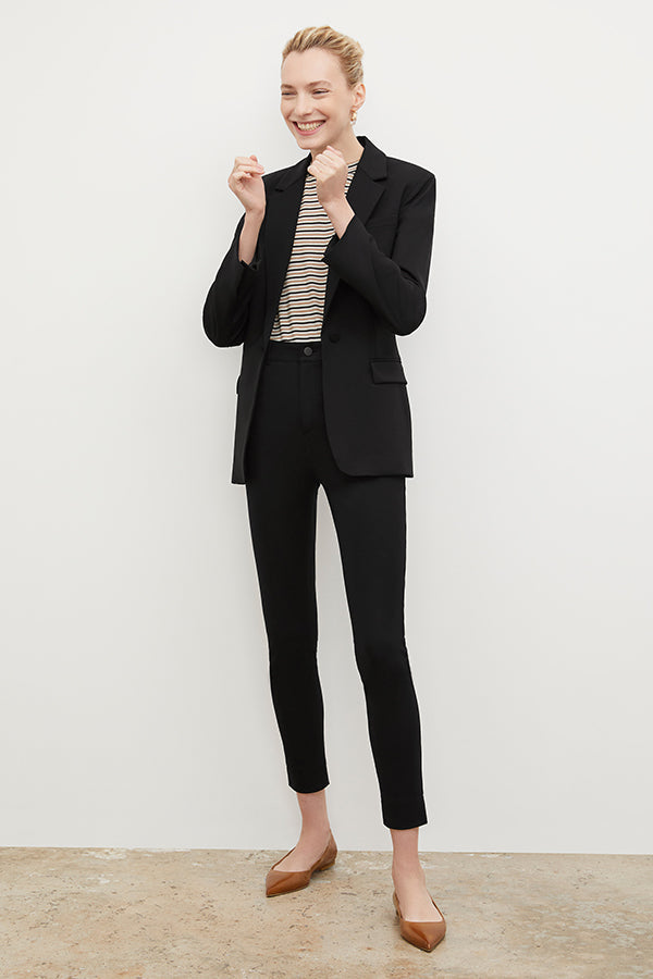 Front image of a woman wearing the Sammataro Jean in Black | Exclude