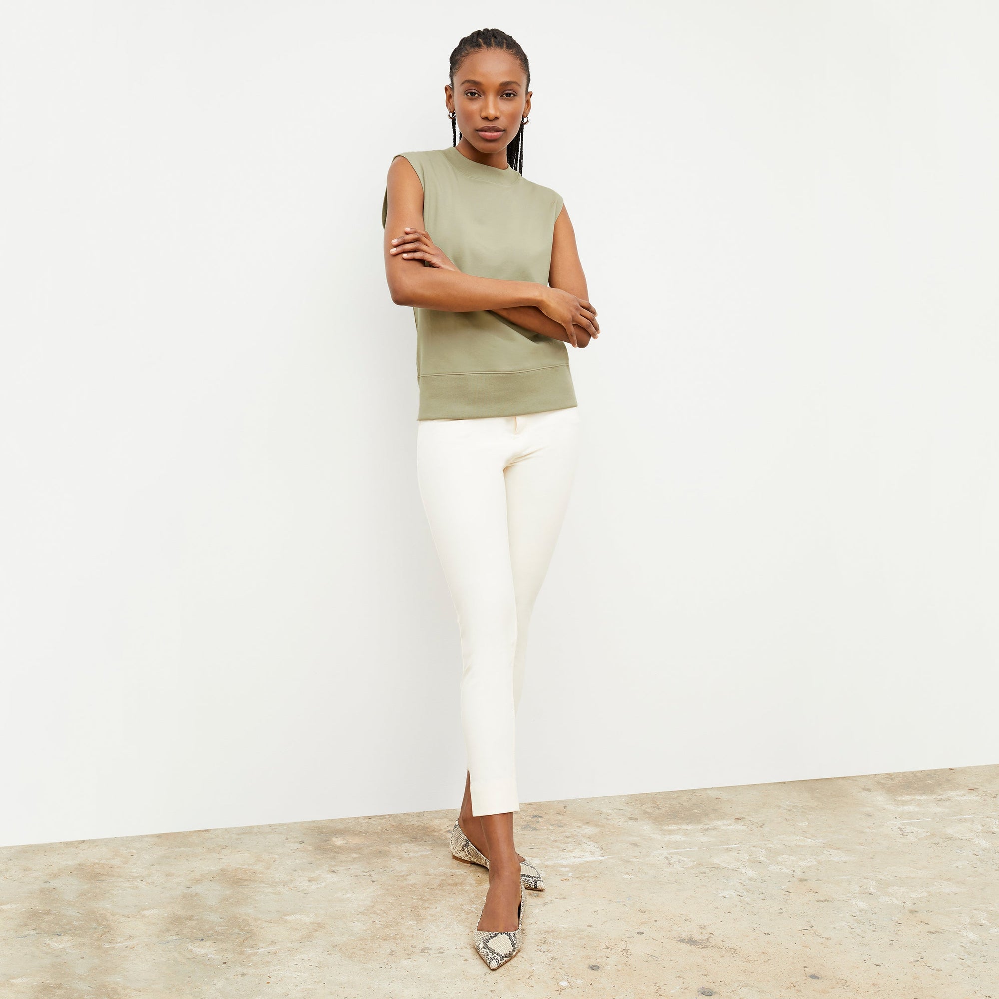 Side image of a woman wearing the Sammataro Jean in Tusk