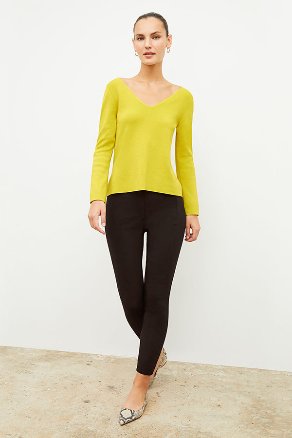 Front image of a woman wearing the Sammataro Jean in Black | Exclude