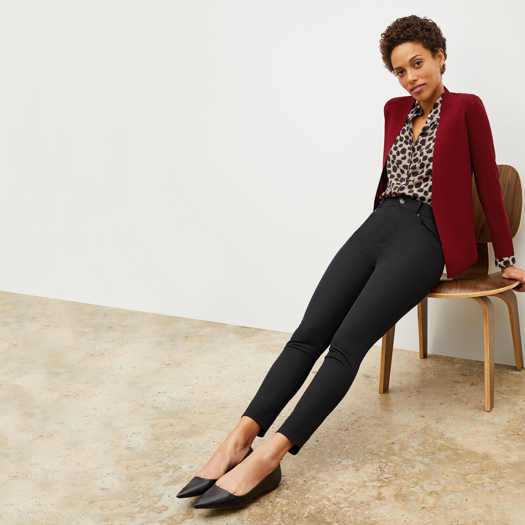 Front image of a woman wearing the Sammataro Jean in Black | Exclude