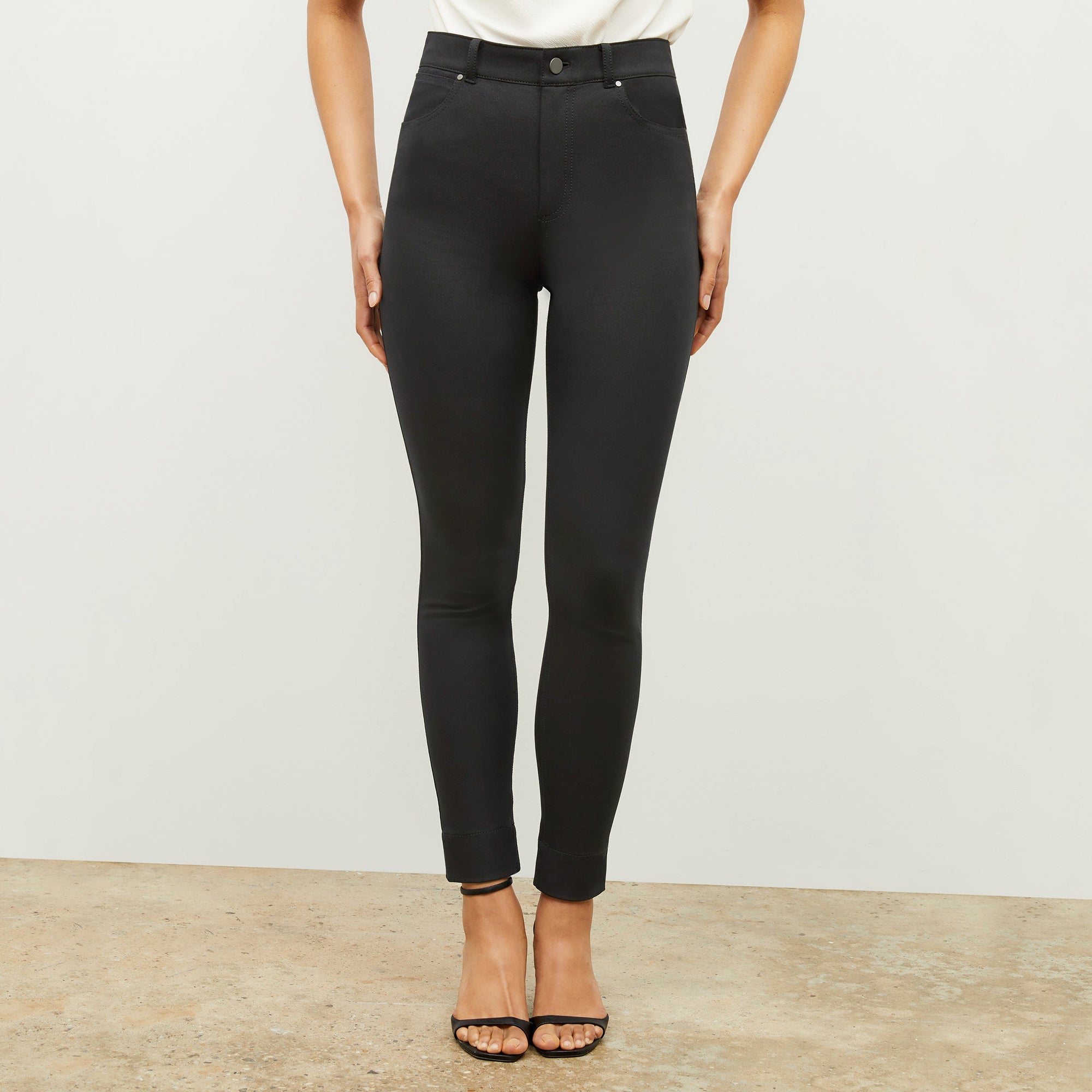 Front image of a woman wearing the Sammataro Jean in Black