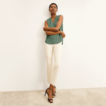 Front image of a woman wearing the Kick Flare Foster | Lead