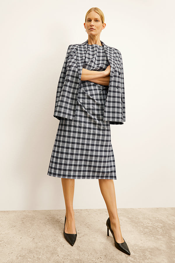 Front image of a woman wearing the O'Hara Blazer | Exclude