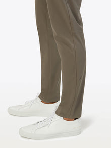 Mens | AO Slim-Fit Versaknit Pant | Canyon