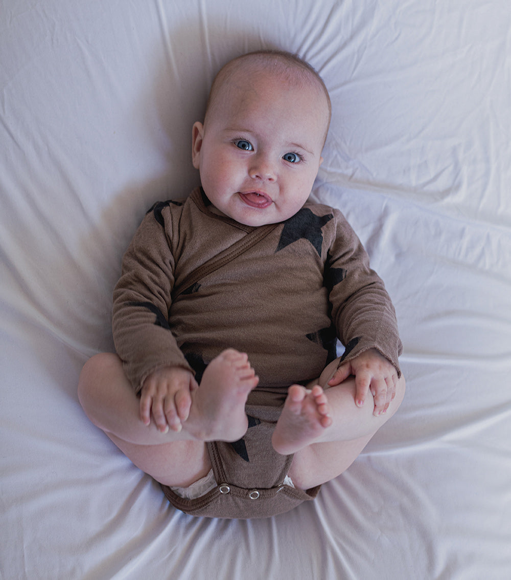 Newborn | Soft Faded Star Envelope Onesie | Earth Brown