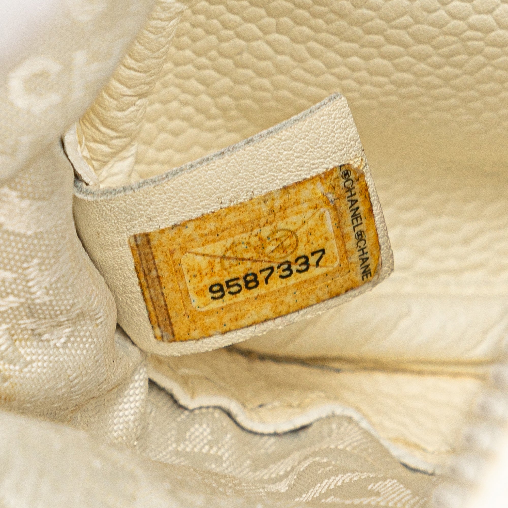 Chanel | Pre-Owned Caviar Perforated Pulley Shoulder Bag | White/Ivory