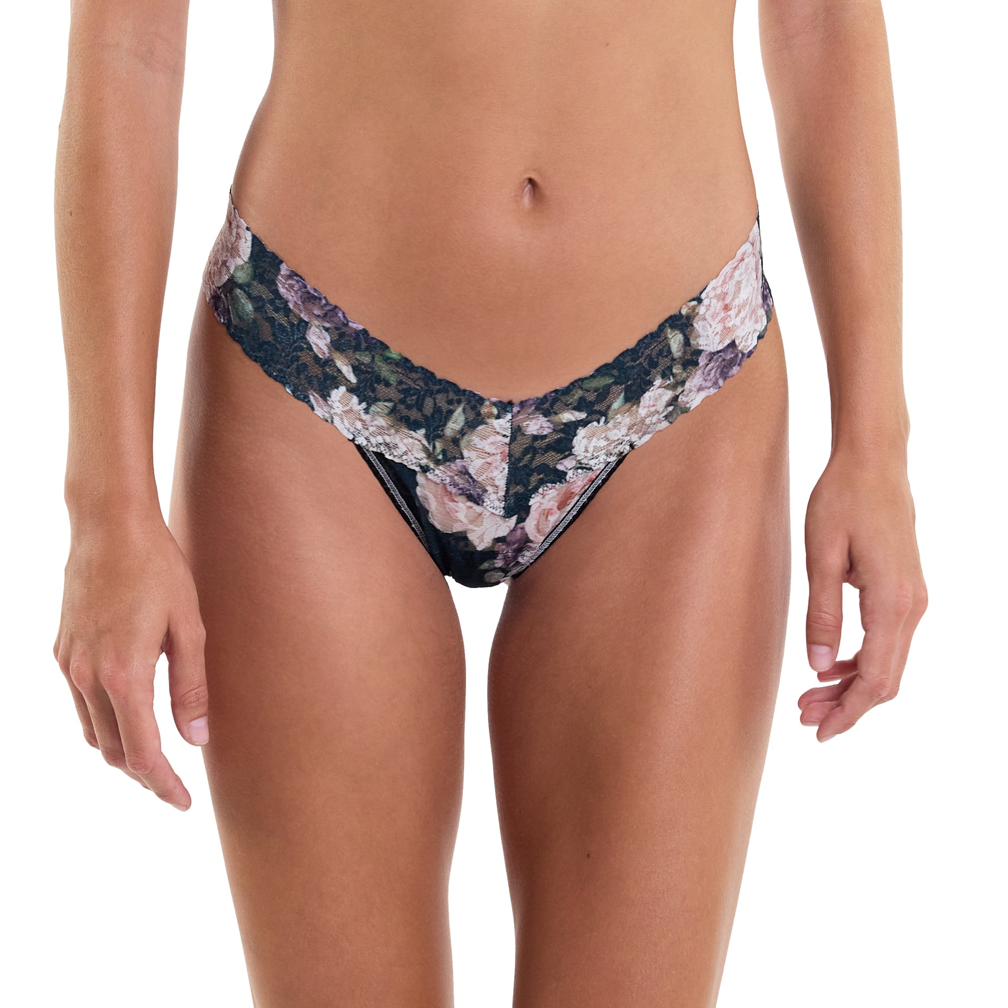 Signature Lace Low Rise Thong | Romantique (Black)